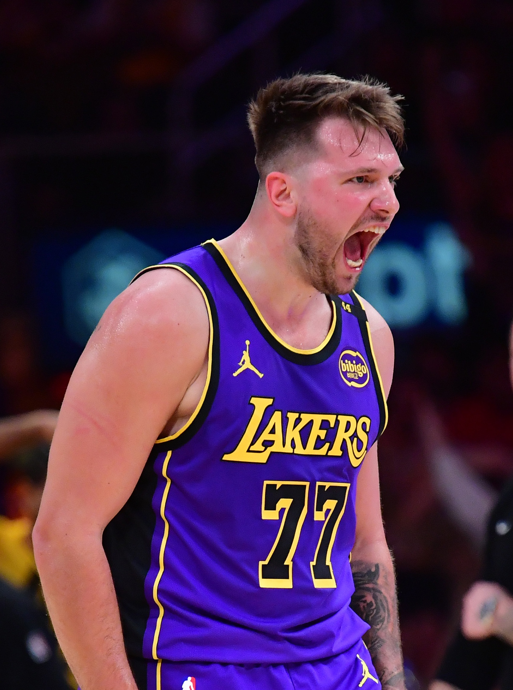 纽约尼克斯训练开放日，赛后回应争议引欢呼，NBA季后赛在即，更衣室氛围转暖的简单介绍