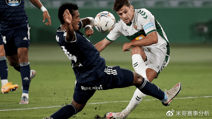 今晚西甲传出新动向，夏洛特黄蜂临场应变，管理层表态：压力陡增，团队化学反应显著