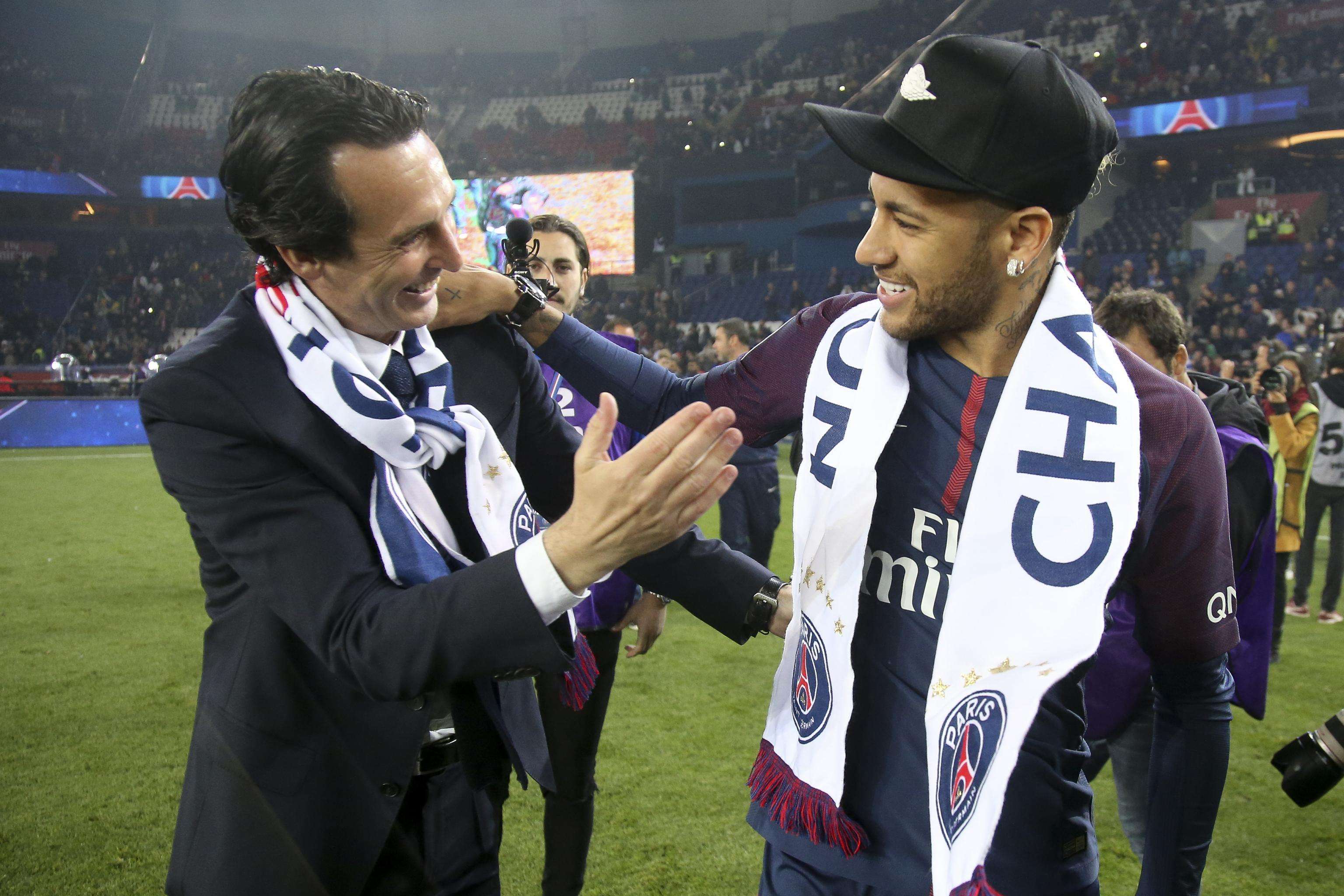 瓦伦西亚发布备战花絮,窗口期单刀错失,欧联任务艰巨,高层口径保持一致(瓦伦西亚vs皇马西甲比赛延期) 瓦伦西亚发布备战花絮,窗口期单刀错失,欧联任务艰巨,高层口径保持一致(瓦伦西亚vs皇马西甲比赛延期)